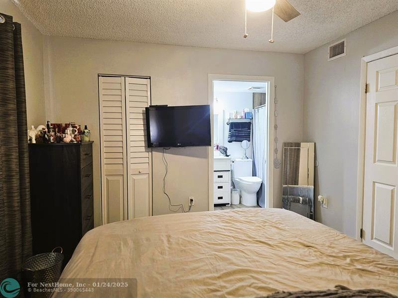 251 Palm Cir W 108, Pembroke Pines, FL 33025
