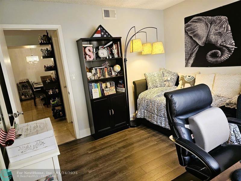251 Palm Cir W 108, Pembroke Pines, FL 33025