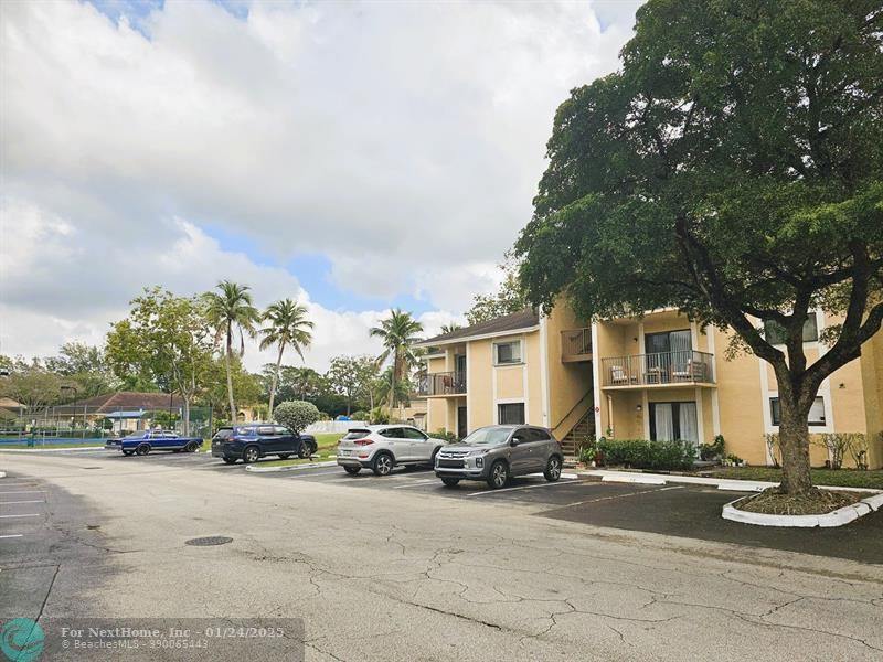 251 Palm Cir W 108, Pembroke Pines, FL 33025