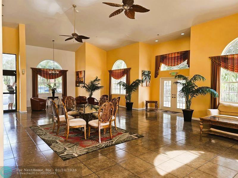 251 Palm Cir W 108, Pembroke Pines, FL 33025