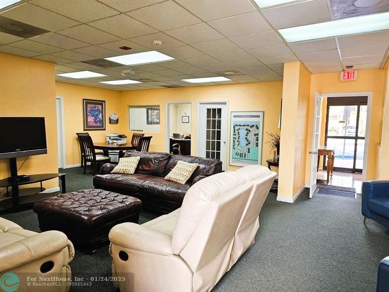 251 Palm Cir W 108, Pembroke Pines, FL 33025