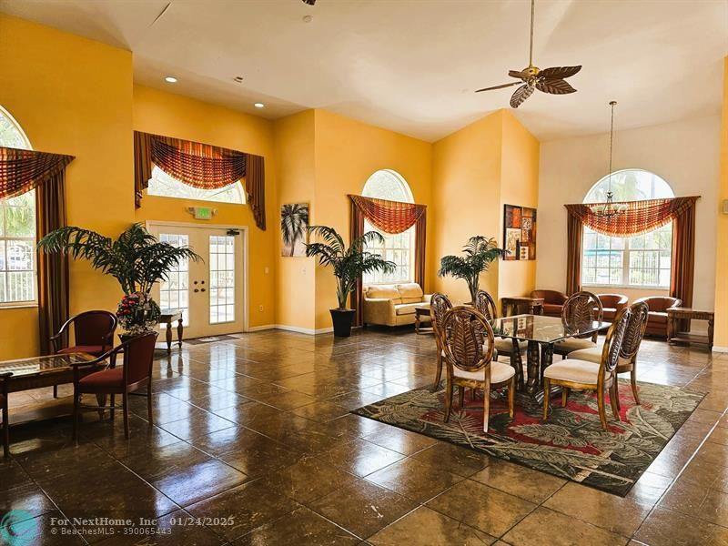 251 Palm Cir W 108, Pembroke Pines, FL 33025