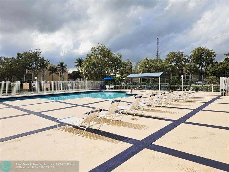 251 Palm Cir W 108, Pembroke Pines, FL 33025