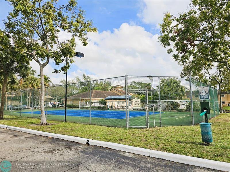 251 Palm Cir W 108, Pembroke Pines, FL 33025