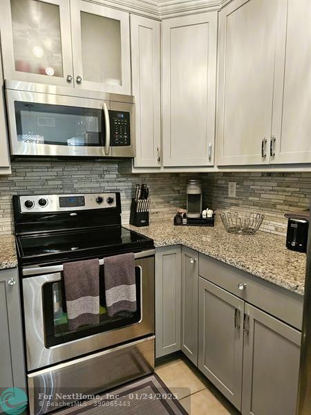 251 Palm Cir W 108, Pembroke Pines, FL 33025