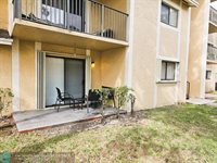 251 Palm Cir W 108, Pembroke Pines, FL 33025