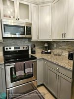 251 Palm Cir W 108, Pembroke Pines, FL 33025