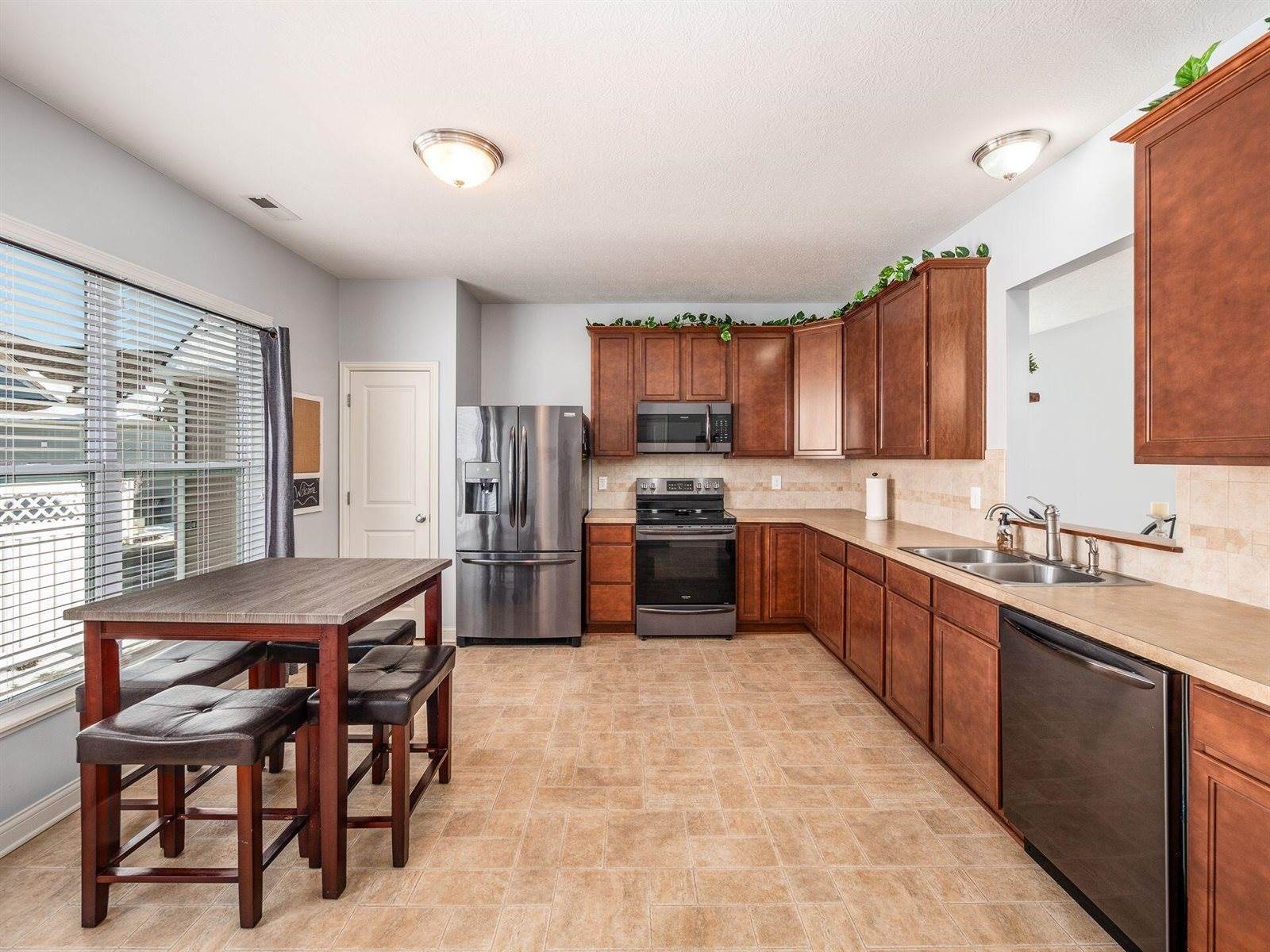 4475 Pebble Beach Drive, Grove City, OH 43123