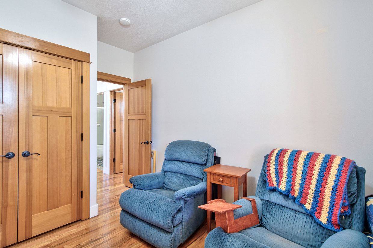 800 East Buttercup St, Yamhill, OR 97148