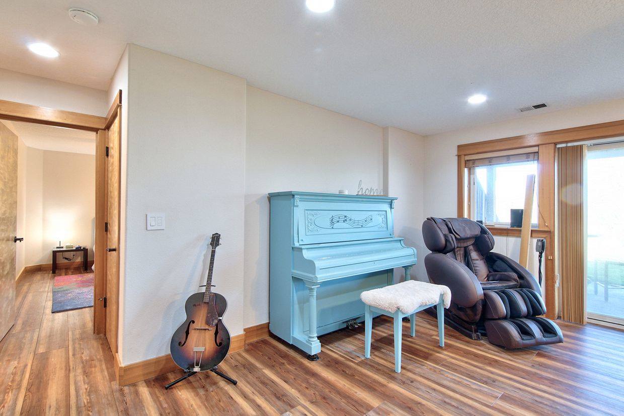 800 East Buttercup St, Yamhill, OR 97148