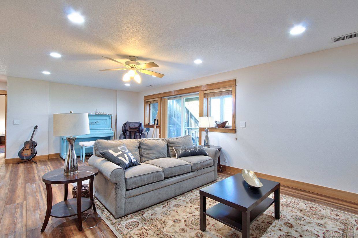 800 East Buttercup St, Yamhill, OR 97148