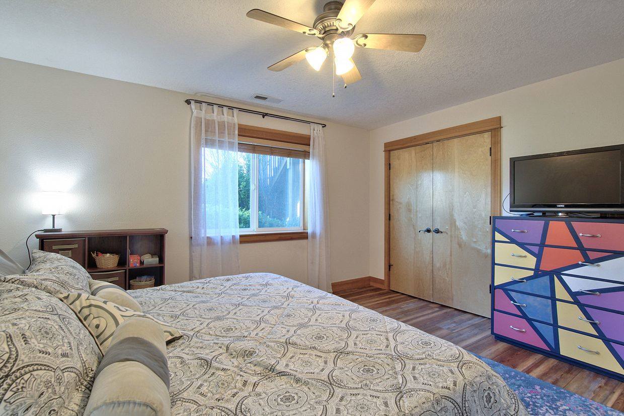 800 East Buttercup St, Yamhill, OR 97148