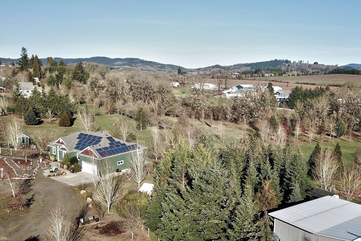 800 East Buttercup St, Yamhill, OR 97148