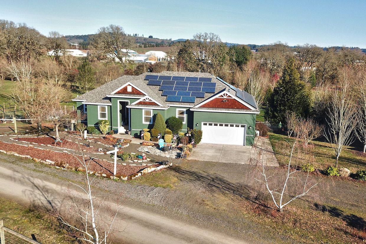 800 East Buttercup St, Yamhill, OR 97148