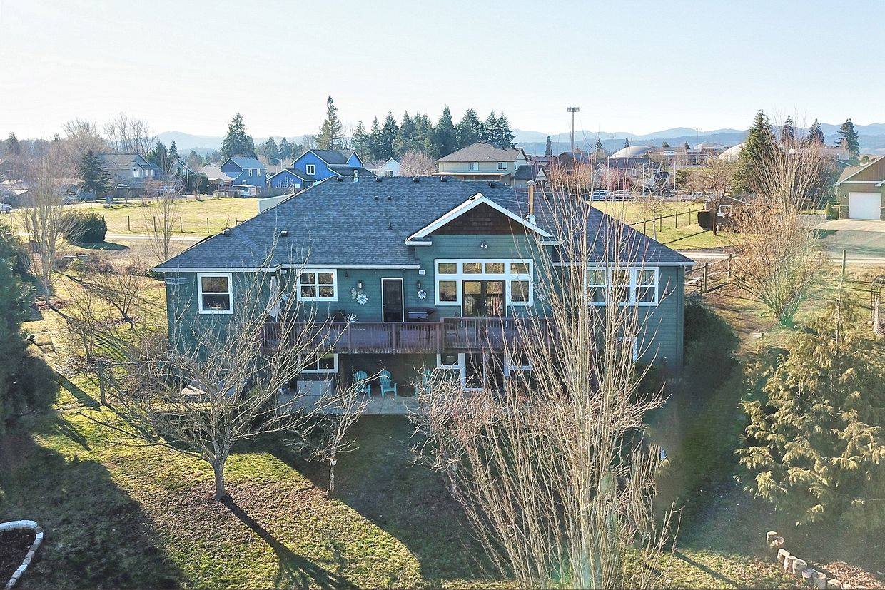 800 East Buttercup St, Yamhill, OR 97148