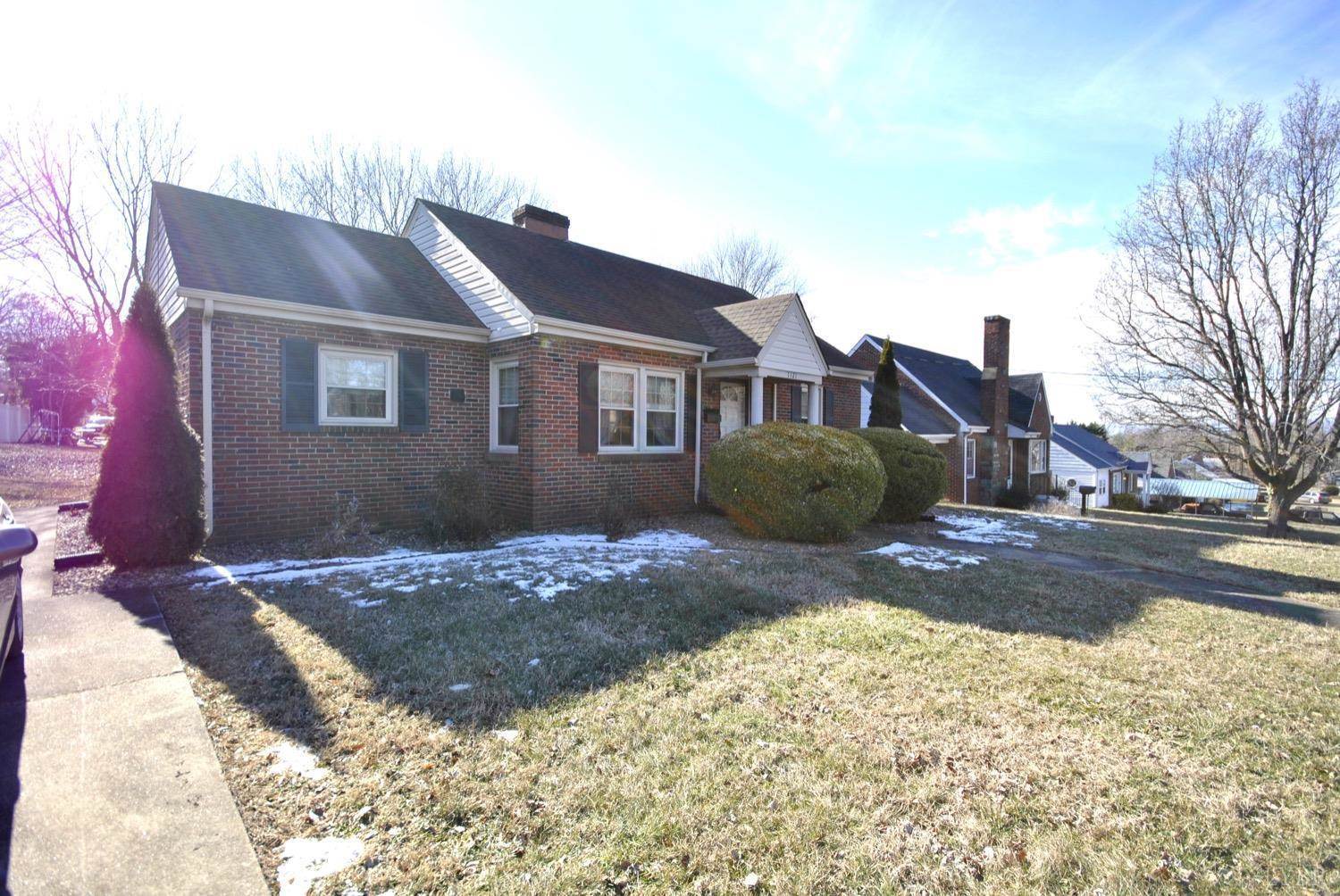 1121 Chestnut Hill Drive, Lynchburg, VA 24502