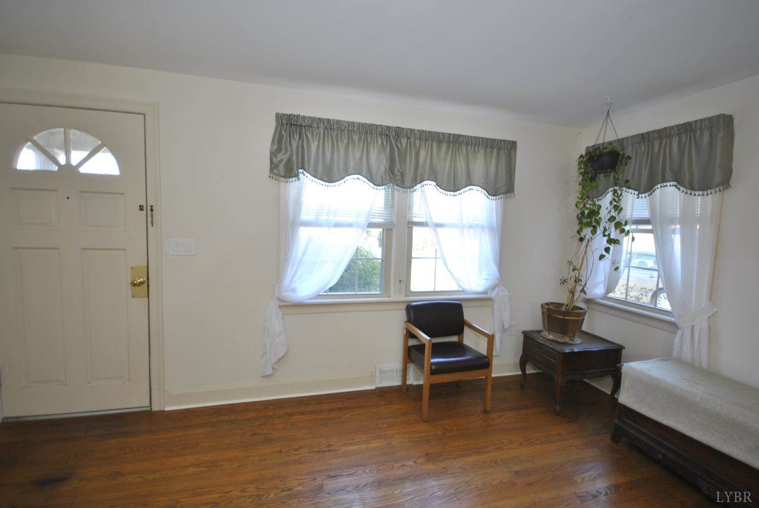 1121 Chestnut Hill Drive, Lynchburg, VA 24502