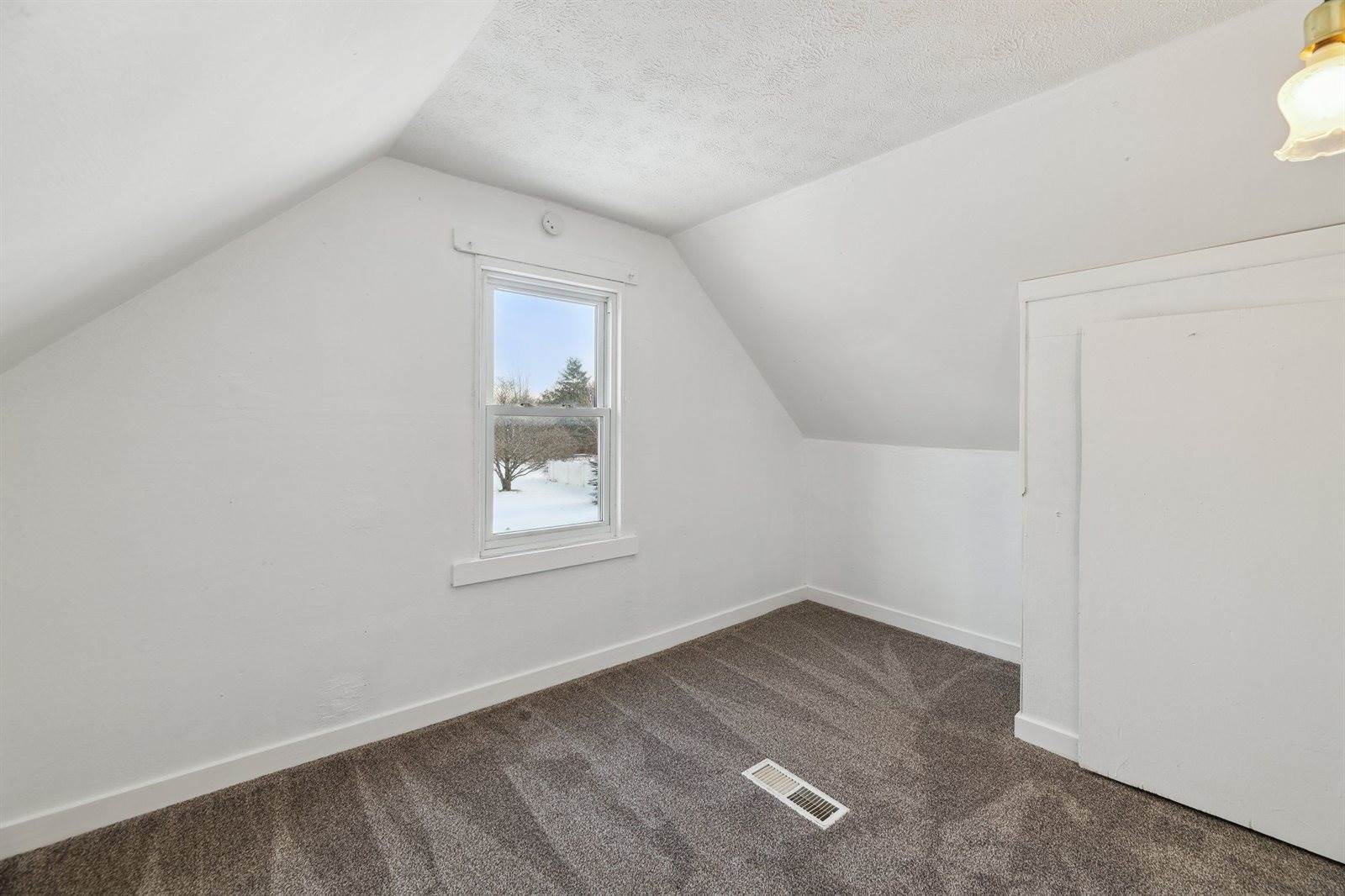 4173 South Belsay Road, Burton, MI 48519