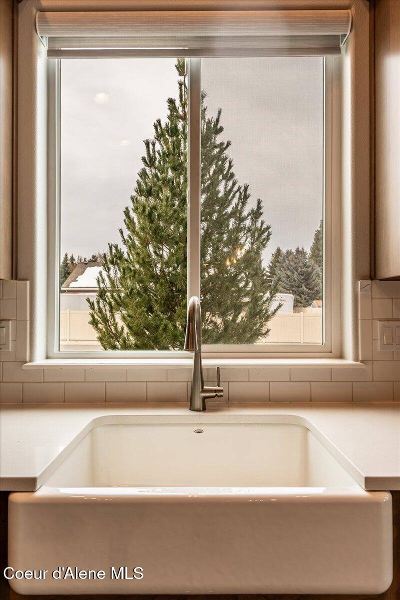 11273 North Emerald Dr, Hayden, ID 83835