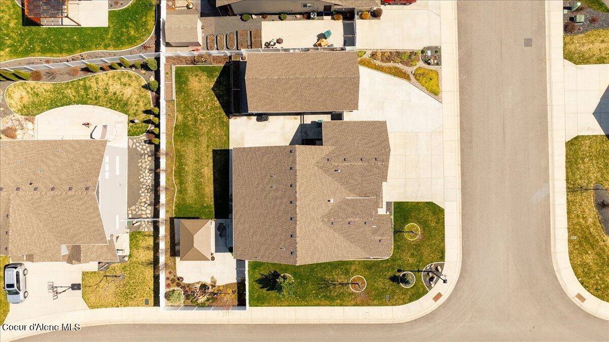 11273 North Emerald Dr, Hayden, ID 83835