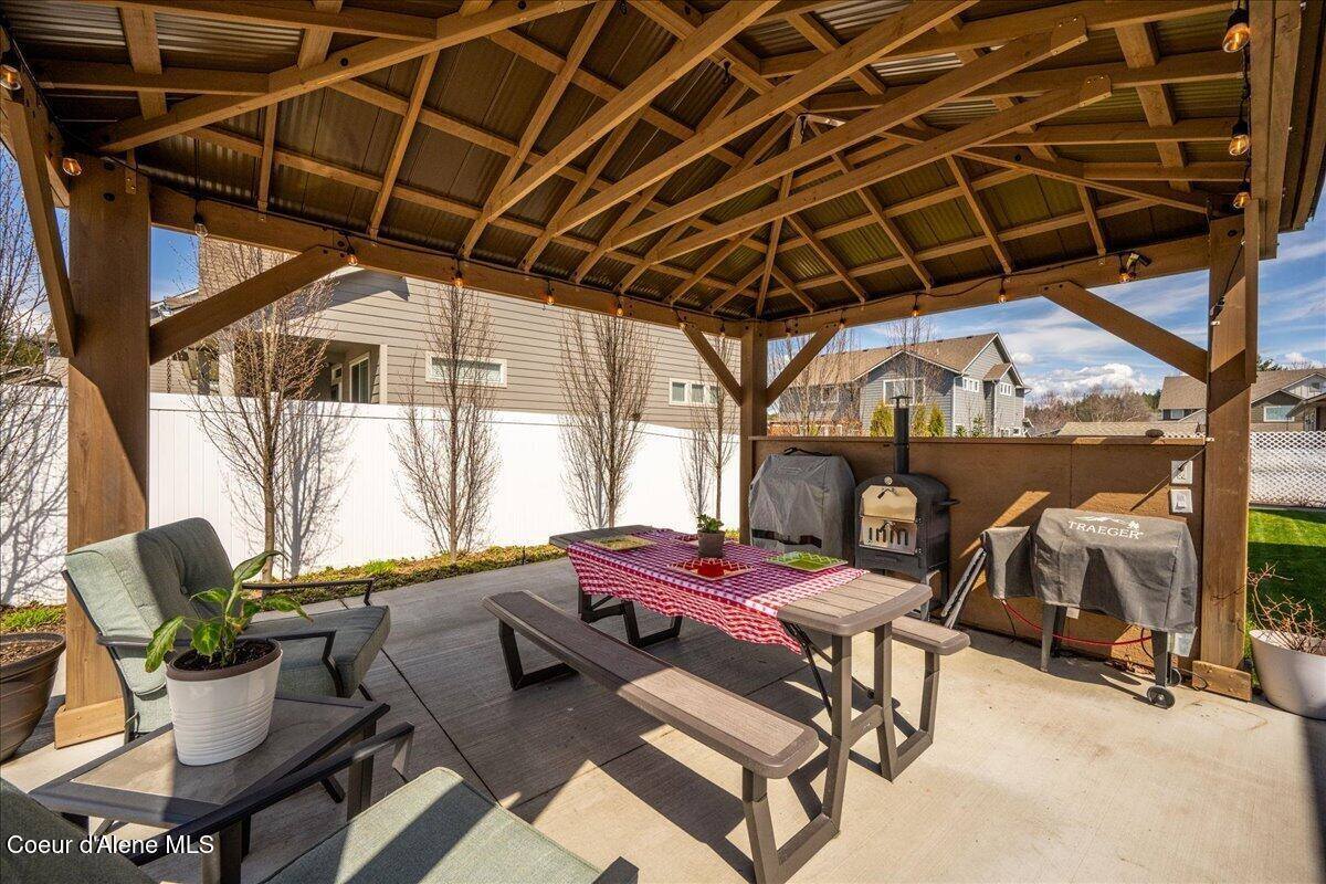 11273 North Emerald Dr, Hayden, ID 83835