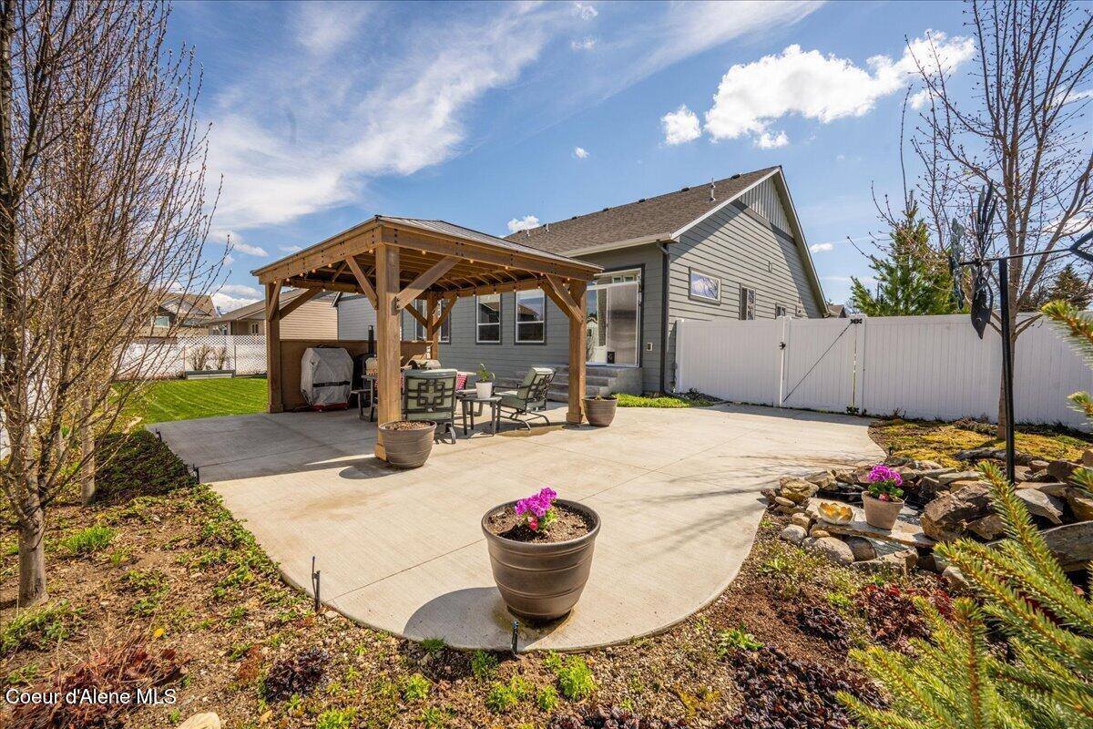 11273 North Emerald Dr, Hayden, ID 83835