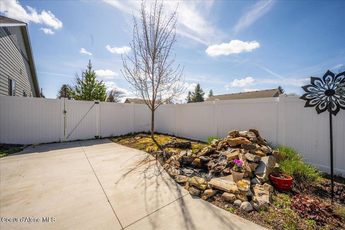 11273 North Emerald Dr, Hayden, ID 83835