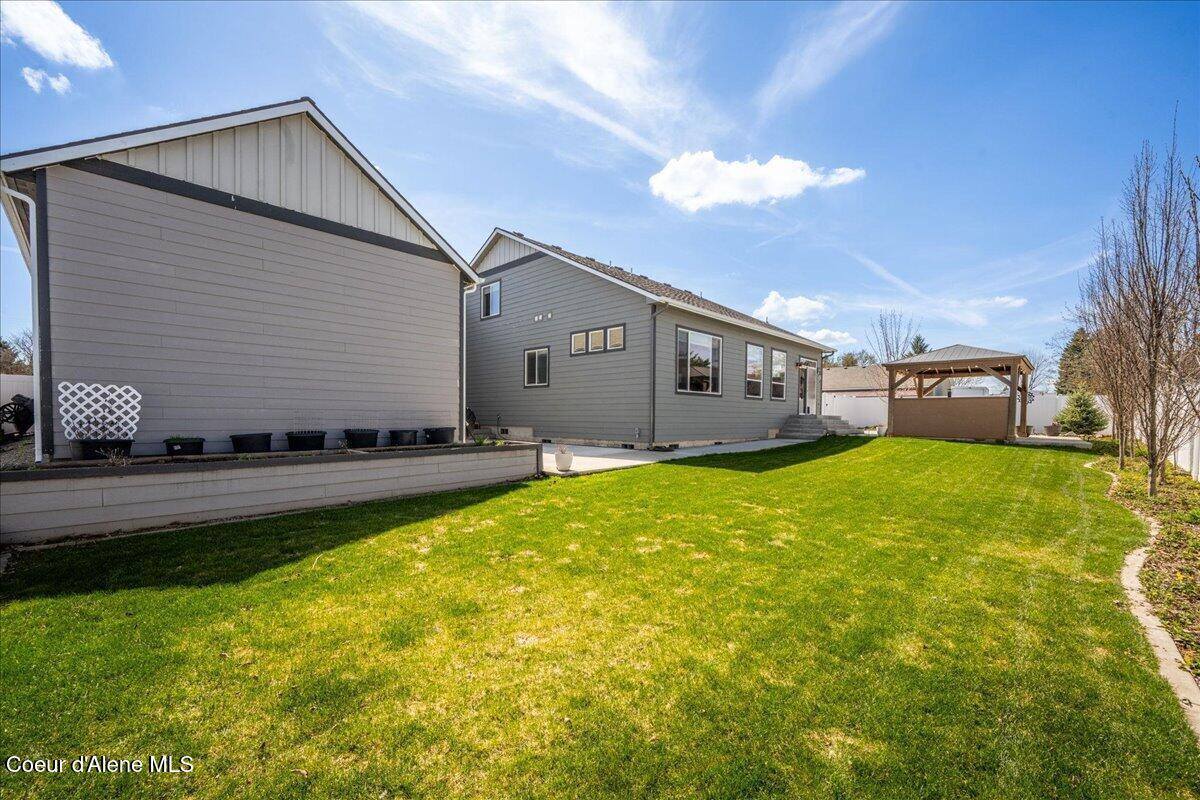 11273 North Emerald Dr, Hayden, ID 83835