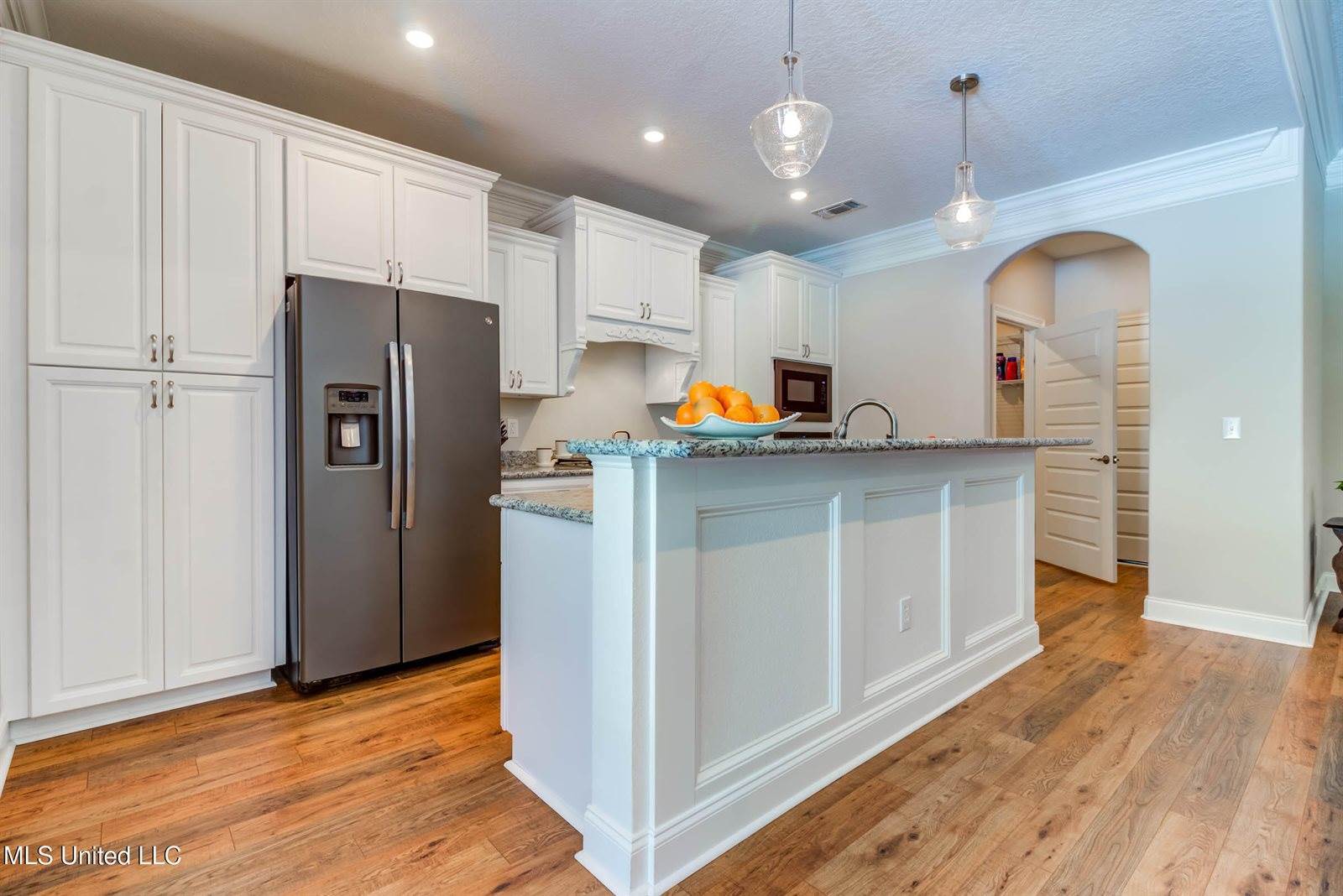 227 Madison Place Drive, Ocean Springs, MS 39564