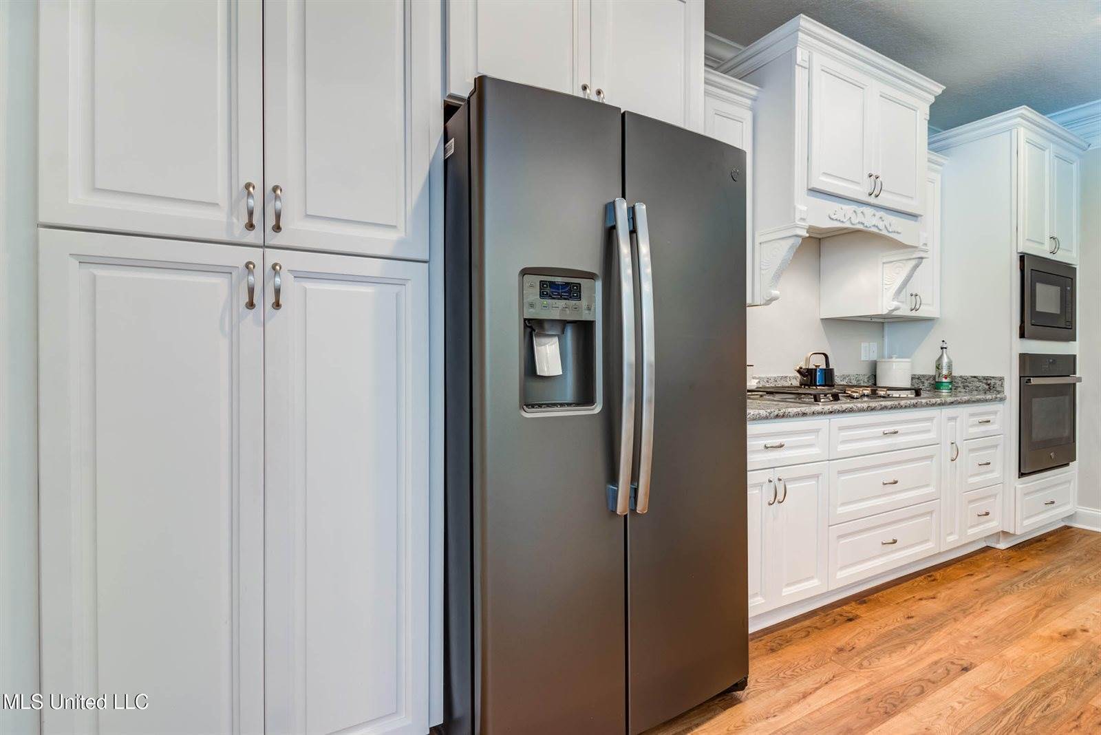 227 Madison Place Drive, Ocean Springs, MS 39564