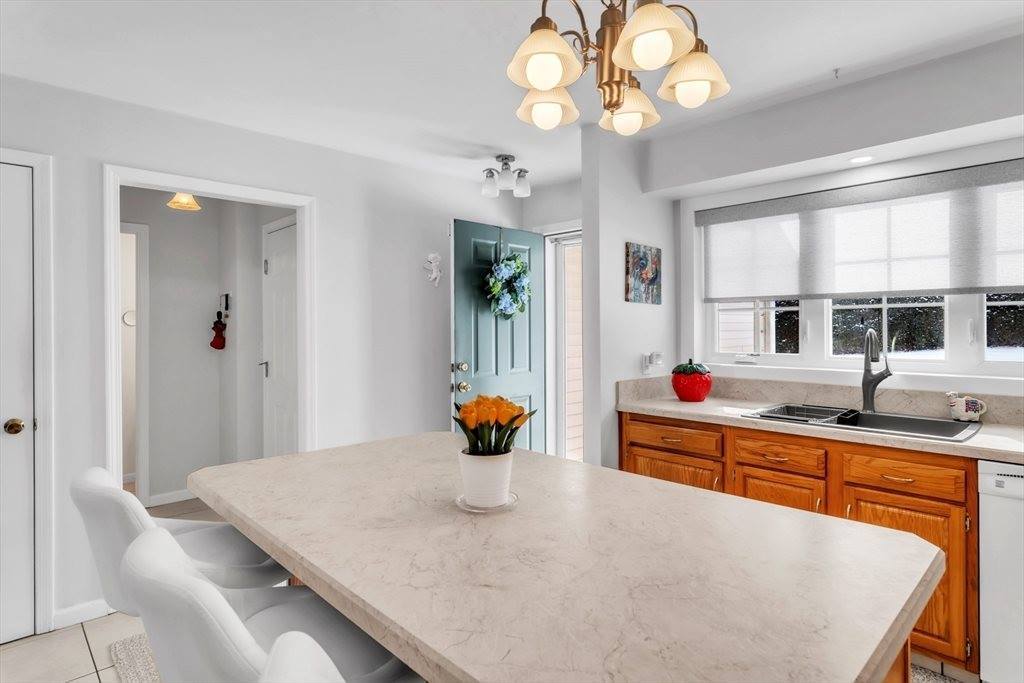 585 Sheridan St, Chicopee, MA 01020