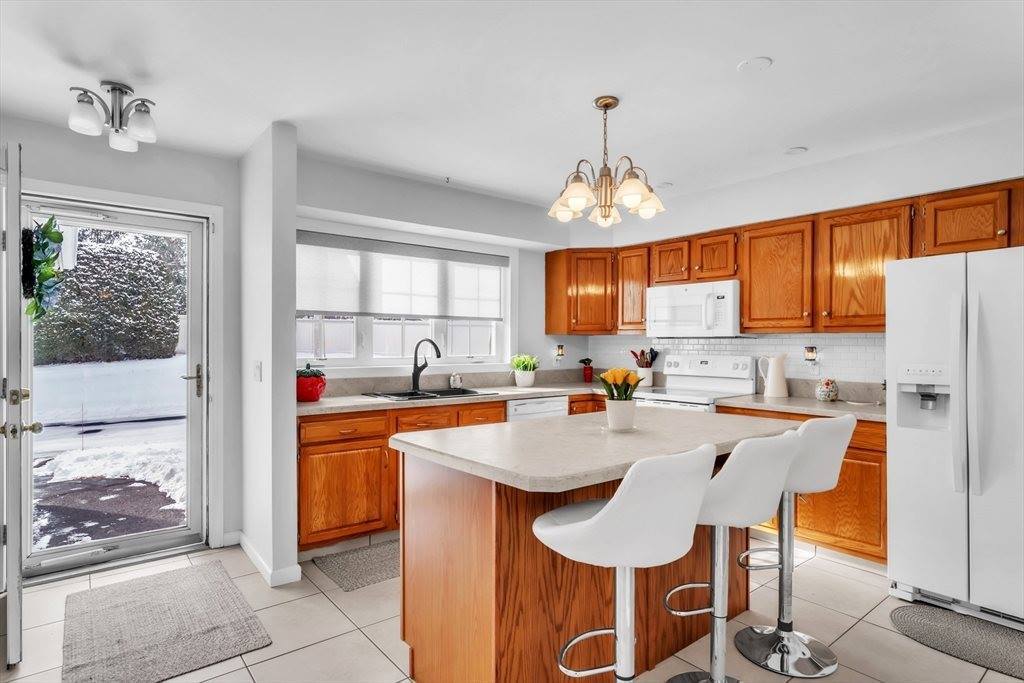 585 Sheridan St, Chicopee, MA 01020