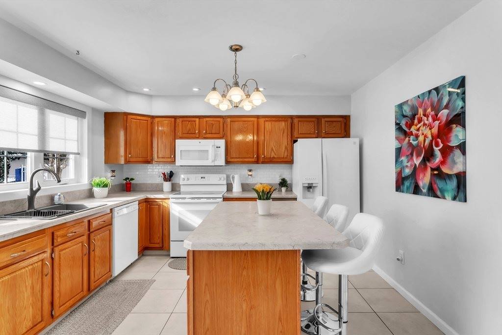 585 Sheridan St, Chicopee, MA 01020