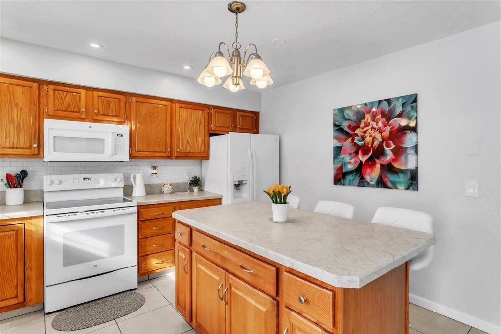 585 Sheridan St, Chicopee, MA 01020