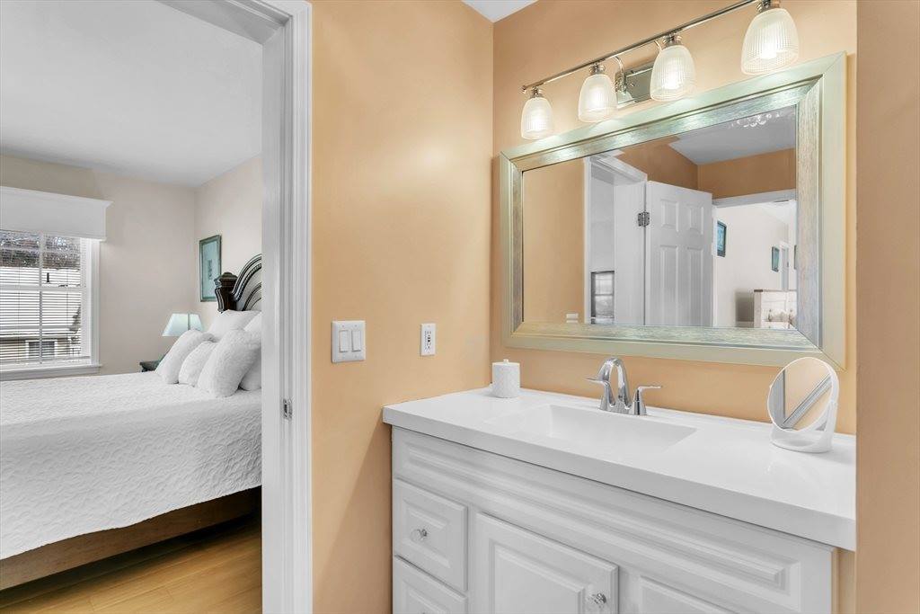 585 Sheridan St, Chicopee, MA 01020