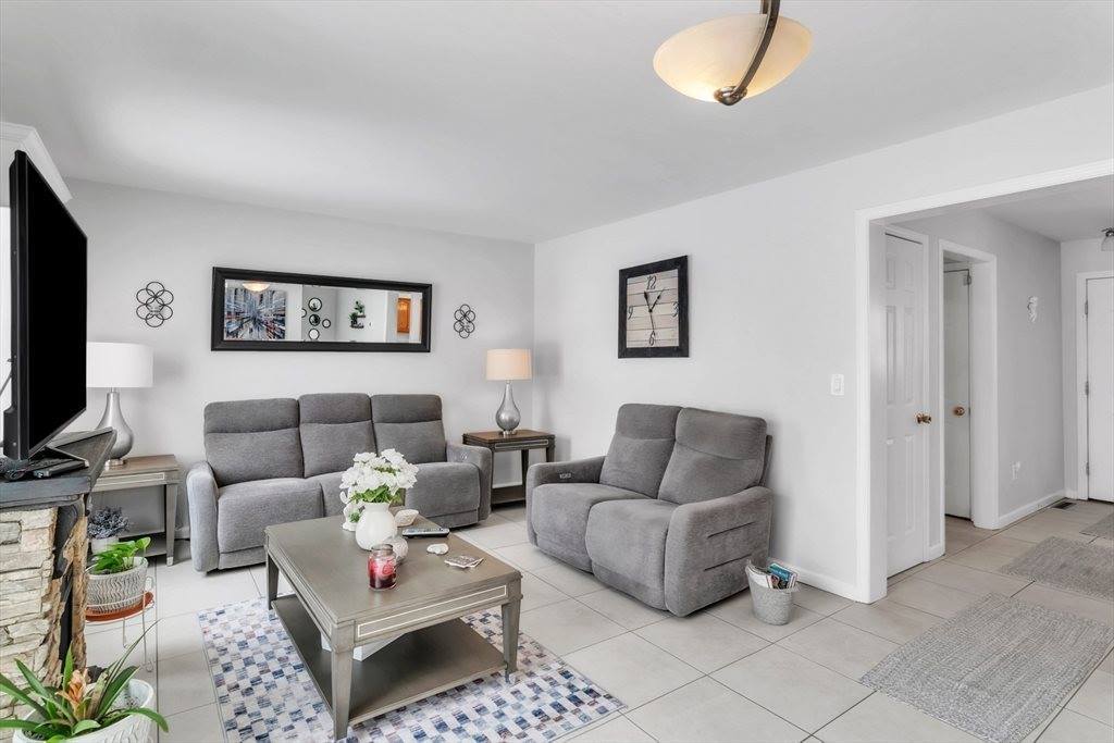 585 Sheridan St, Chicopee, MA 01020