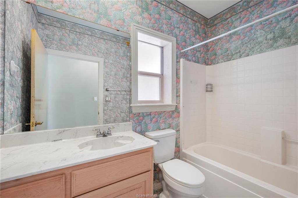 1202 Glenhaven Drive, College Station, TX 77840