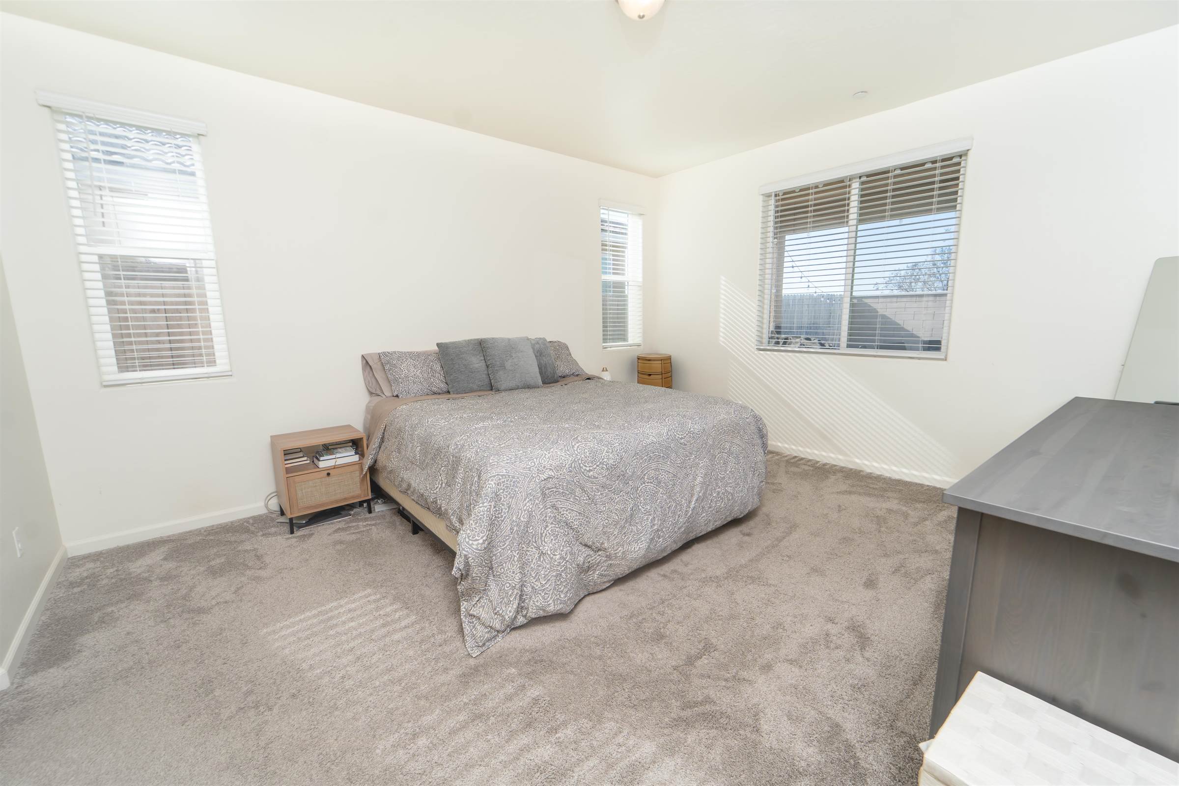 3219 Manchester Street, Tulare, CA 93277