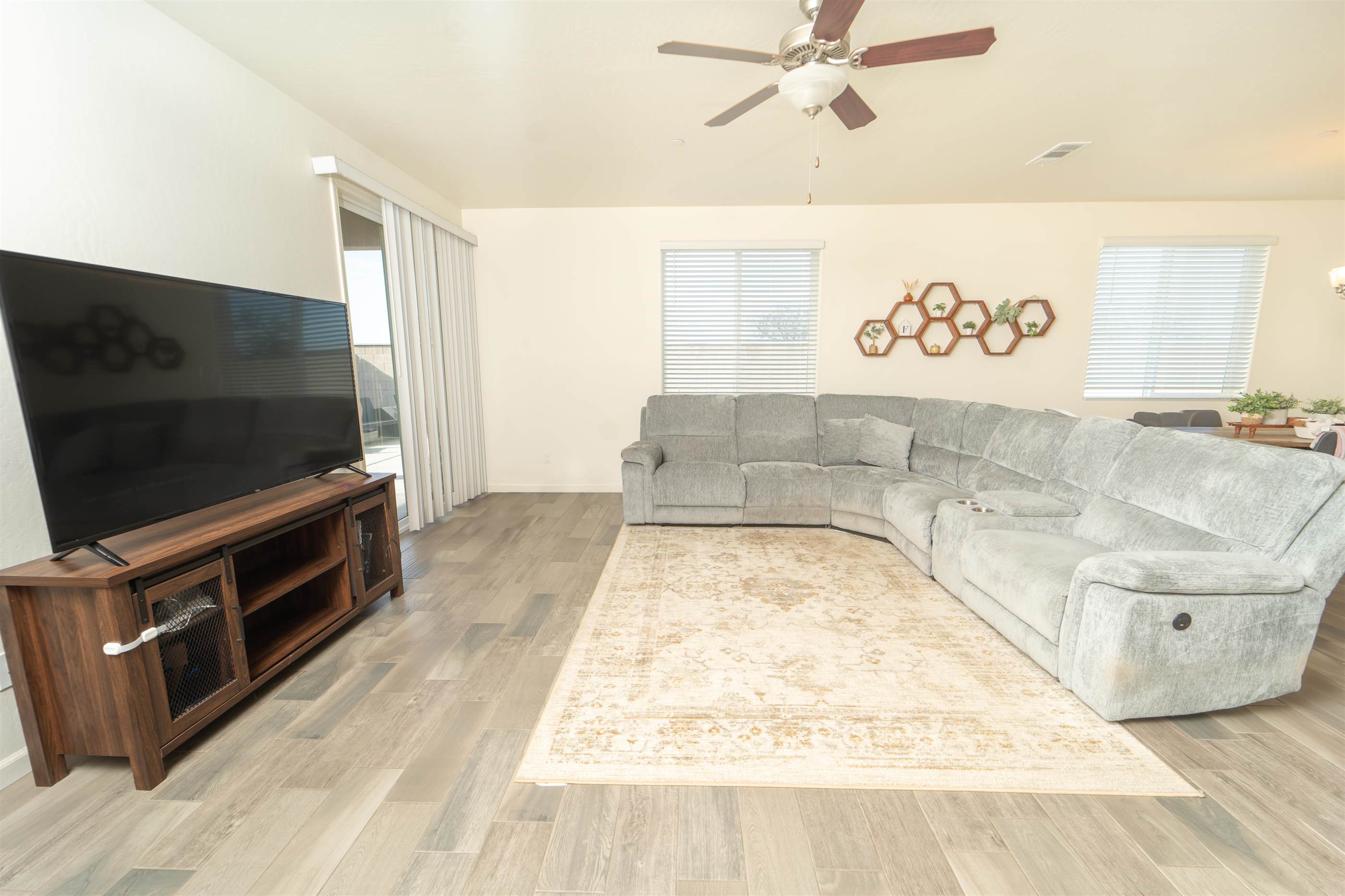 3219 Manchester Street, Tulare, CA 93277