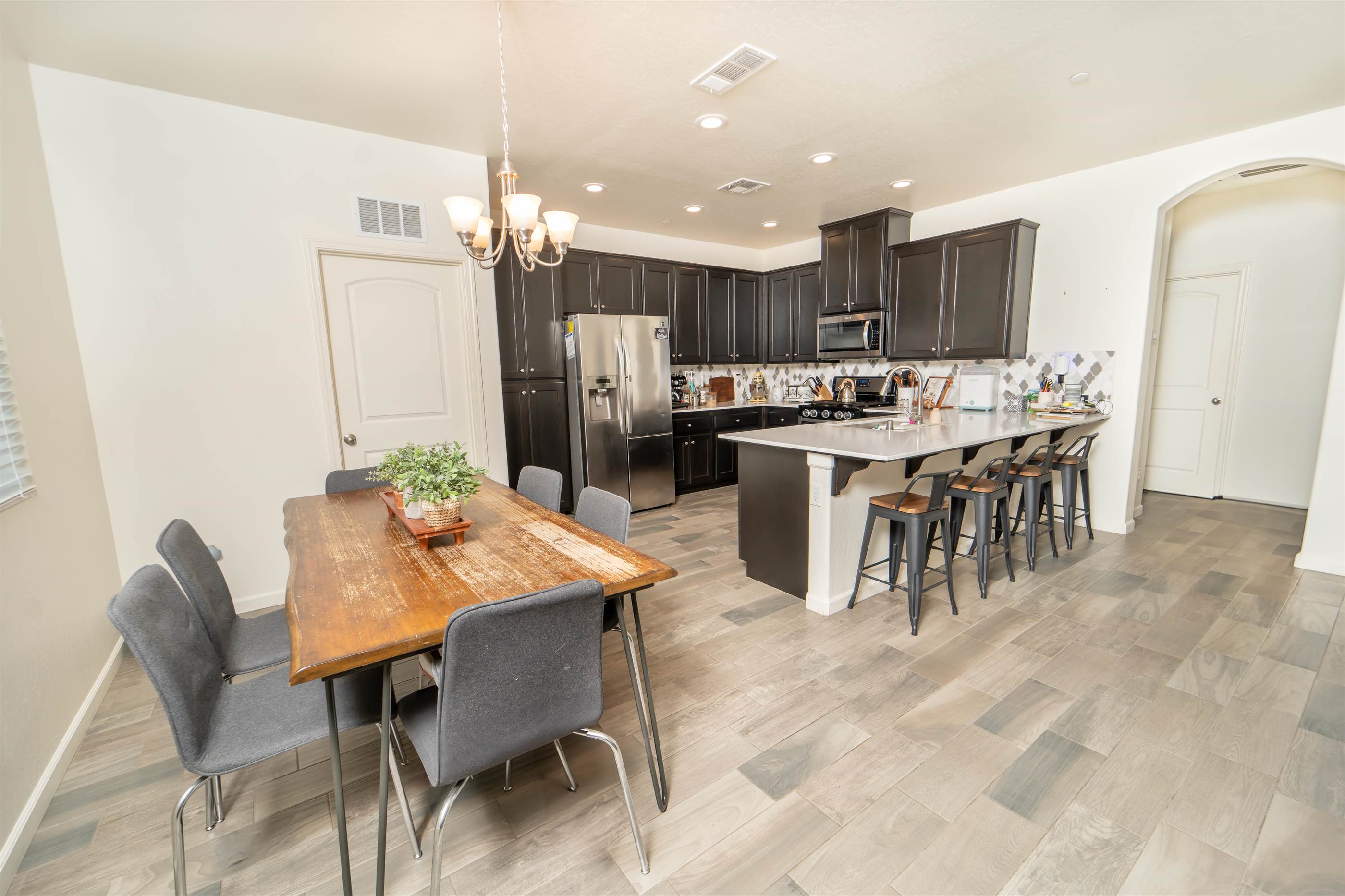 3219 Manchester Street, Tulare, CA 93277