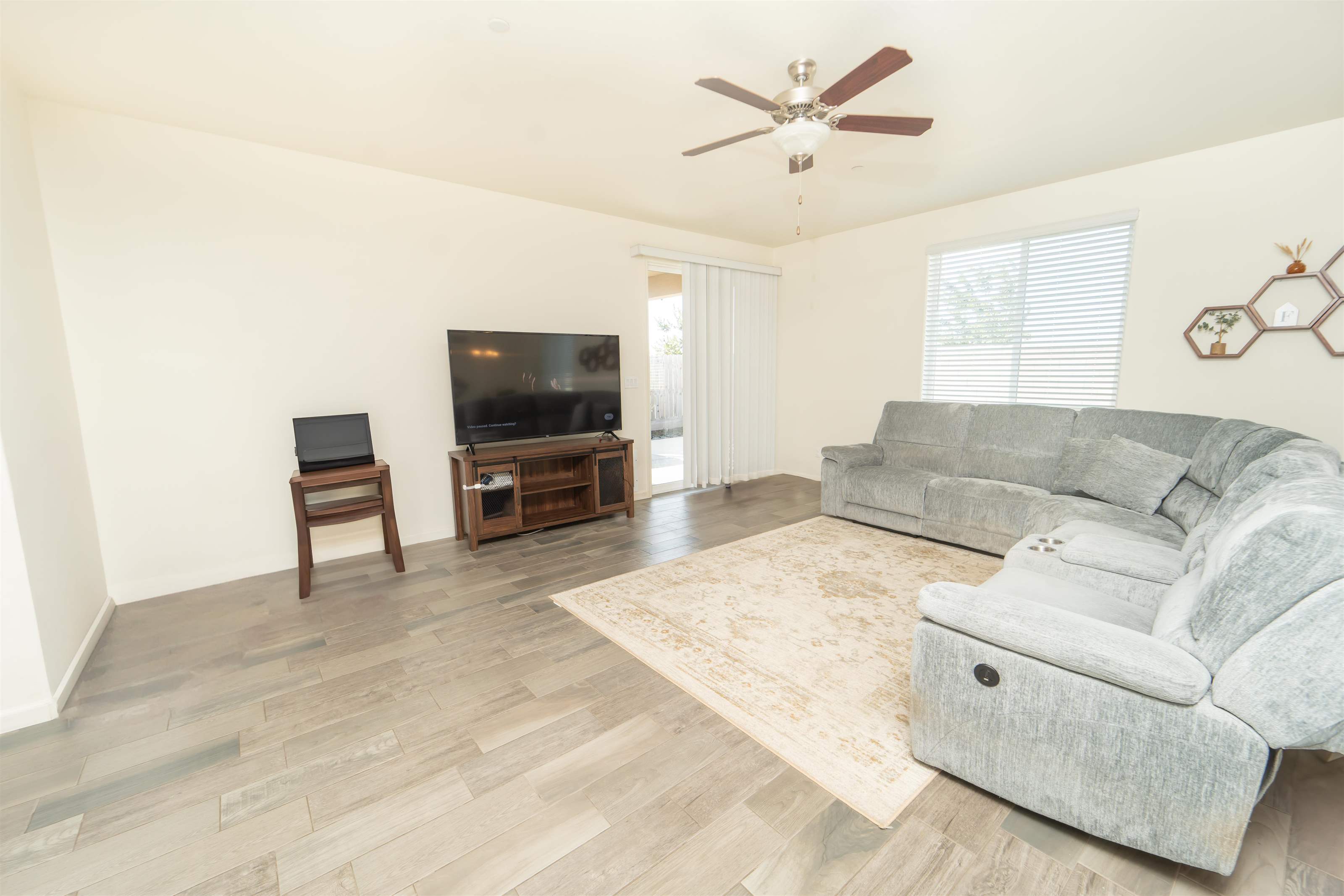 3219 Manchester Street, Tulare, CA 93277