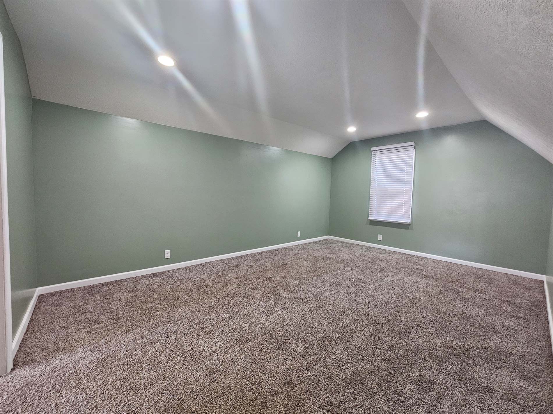 602 N 13 1/2 Street, Terre Haute, IN 47807