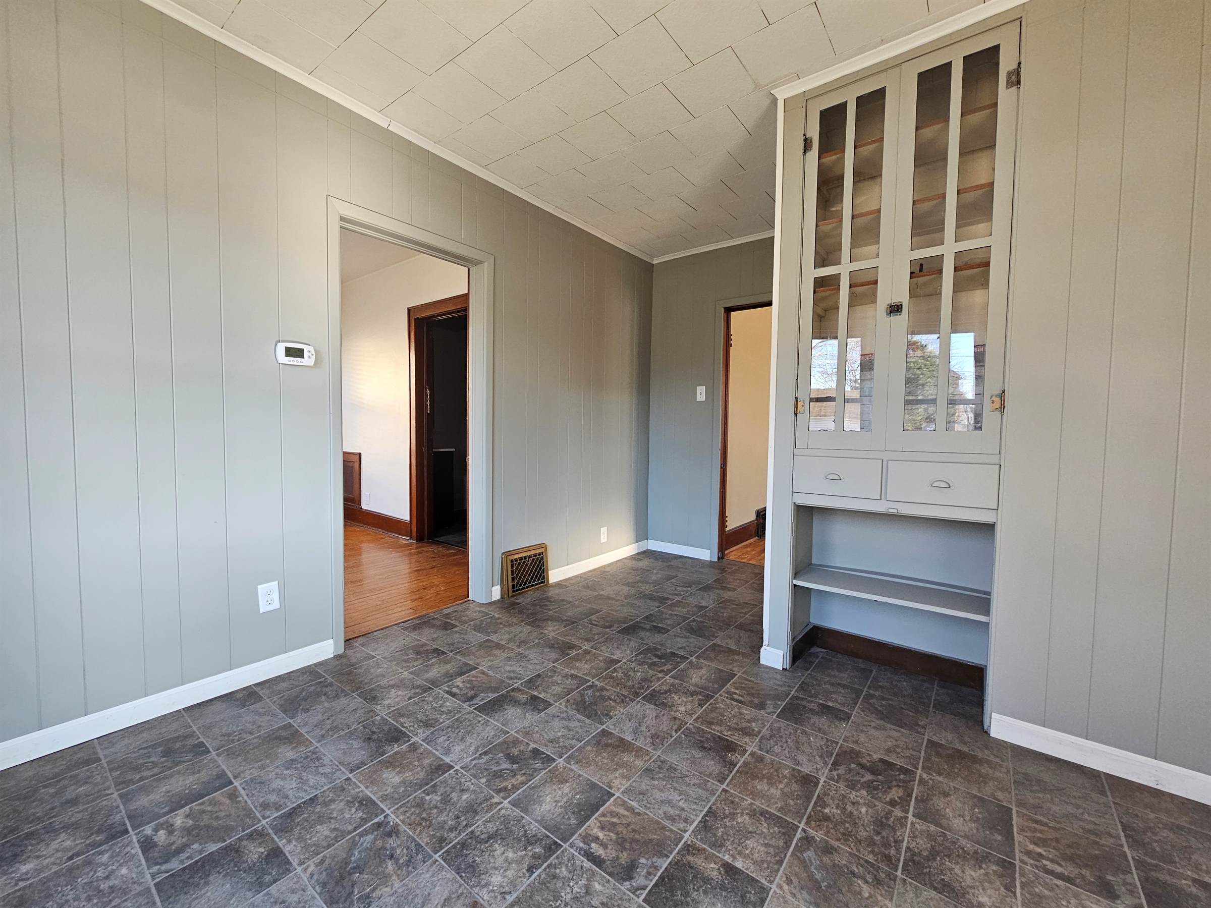 602 N 13 1/2 Street, Terre Haute, IN 47807