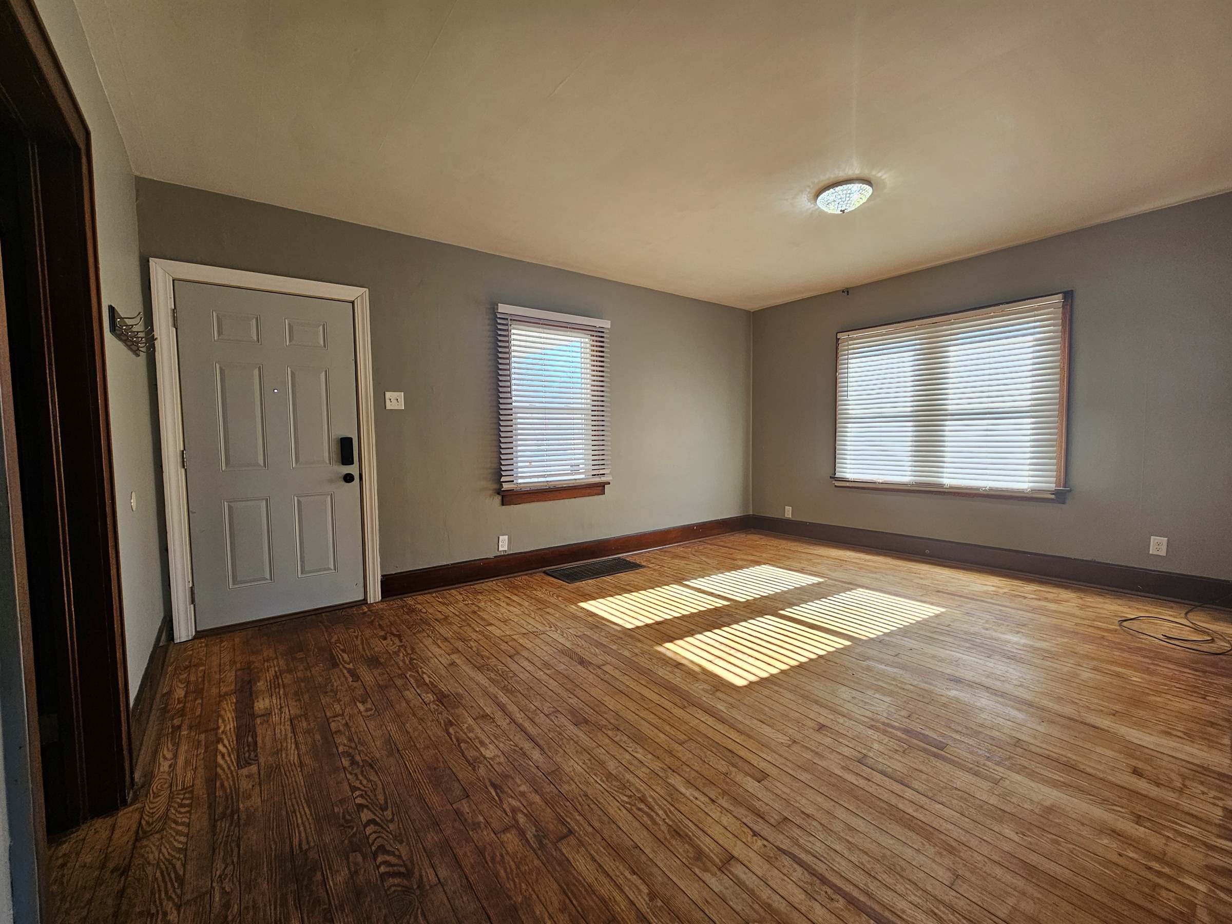 602 N 13 1/2 Street, Terre Haute, IN 47807