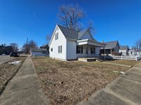 602 N 13 1/2 Street, Terre Haute, IN 47807