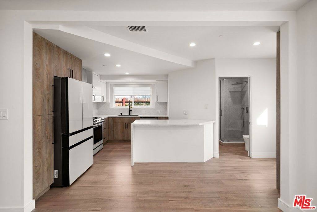 1312 Western Ave, Glendale, CA 91201