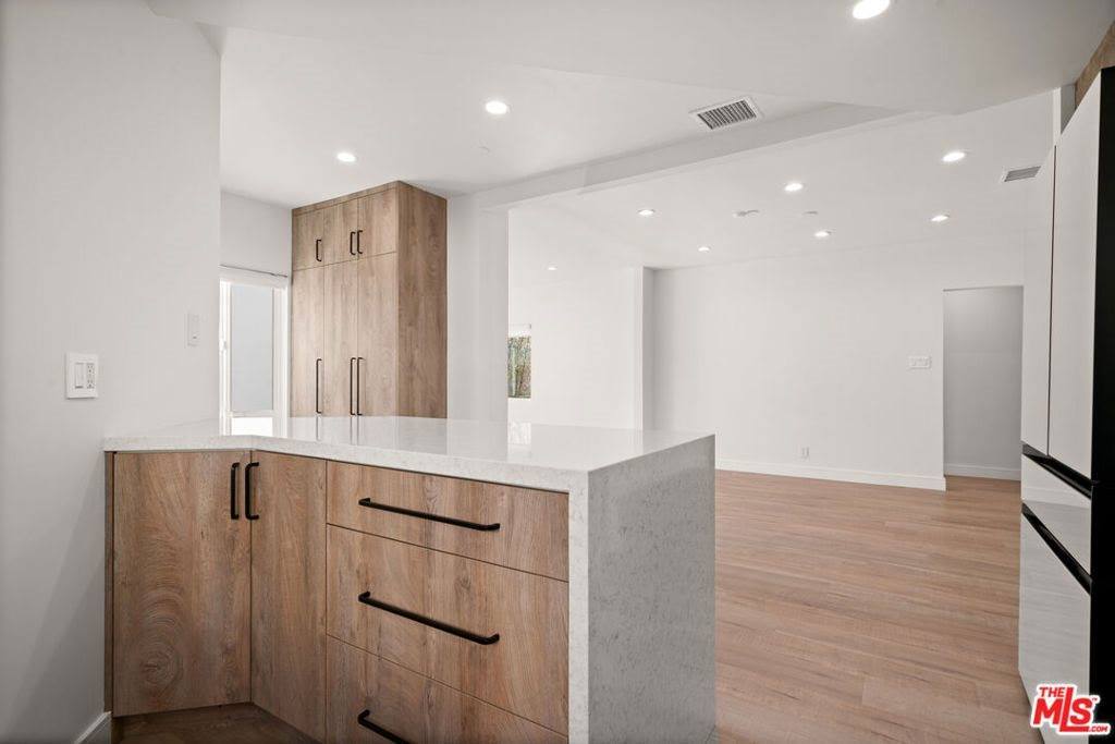 1312 Western Ave, Glendale, CA 91201