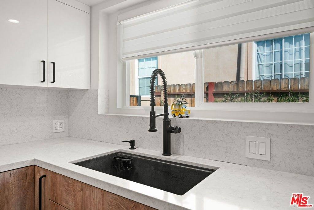 1312 Western Ave, Glendale, CA 91201