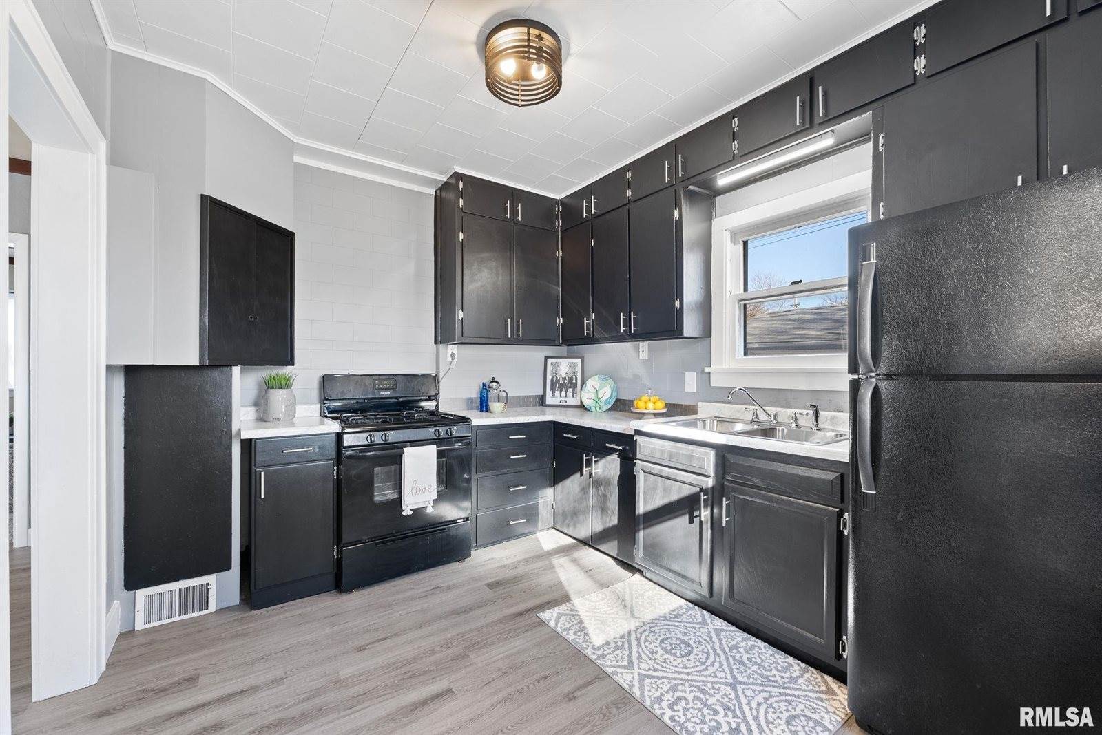 1806 32ND Street, Moline, IL 61265