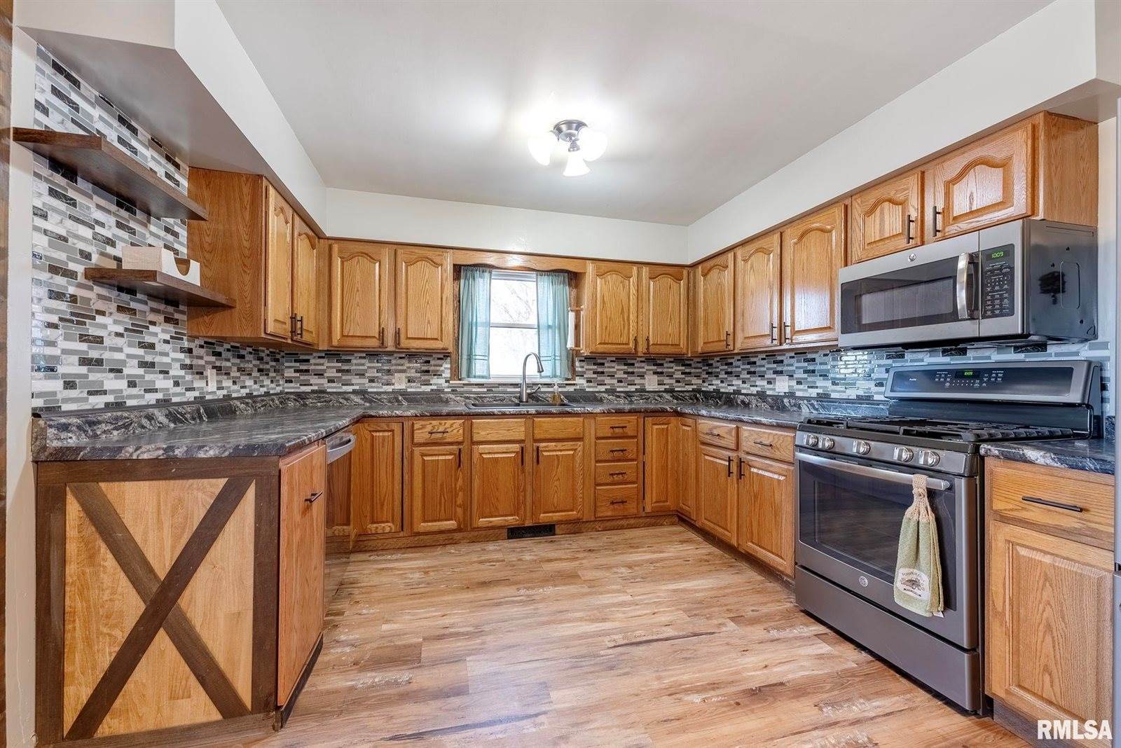 2963 Highway 67 Highway, Camanche, IA 52730